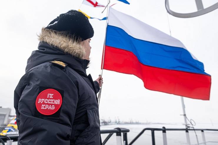 Флаг России поднят на краболове «Капитан Дудник»