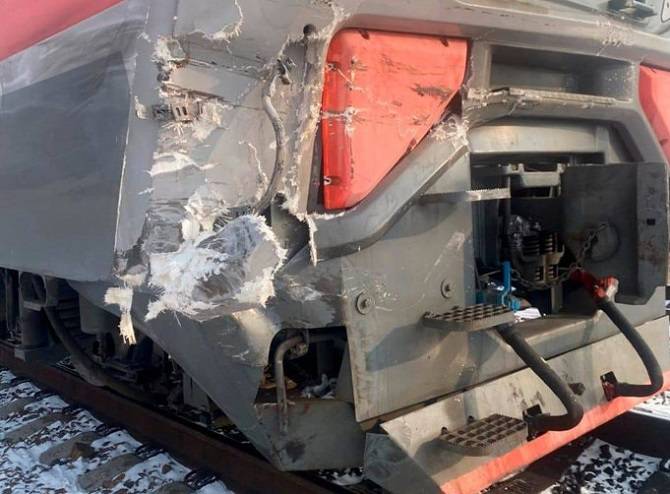 КАМАЗ и поезд столкнулись в Приморье