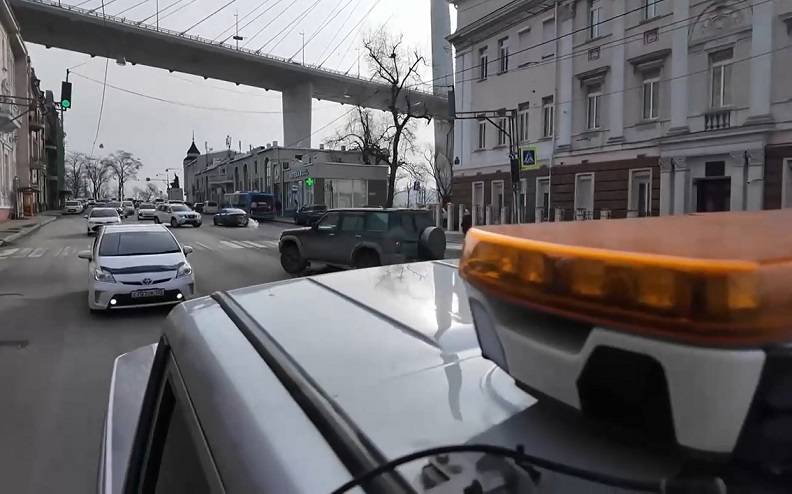 Парконы фиксируют правонарушения водителями на дорогах Владивостока