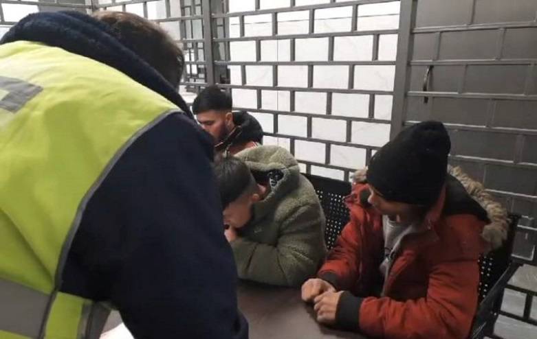 Нелегалы «выдали себя», нарушив ПДД на дороге Артема
