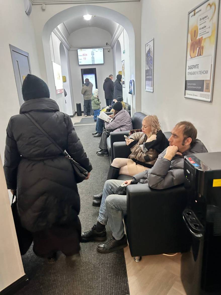 Приморцы штурмуют валютные обменники Приморцы штурмуют валютные обменники