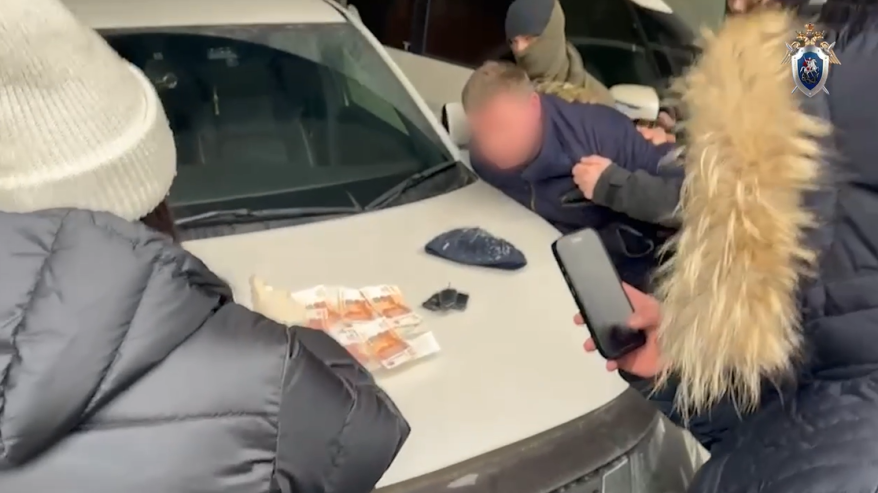 Взяли с поличным: сотрудник "Примводоканала" задержан при получении взятки