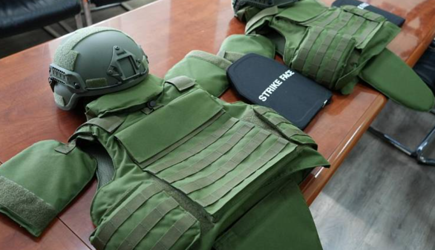 В Приморье таможня передала Минобороны РФ 10 тысяч бронежилетов