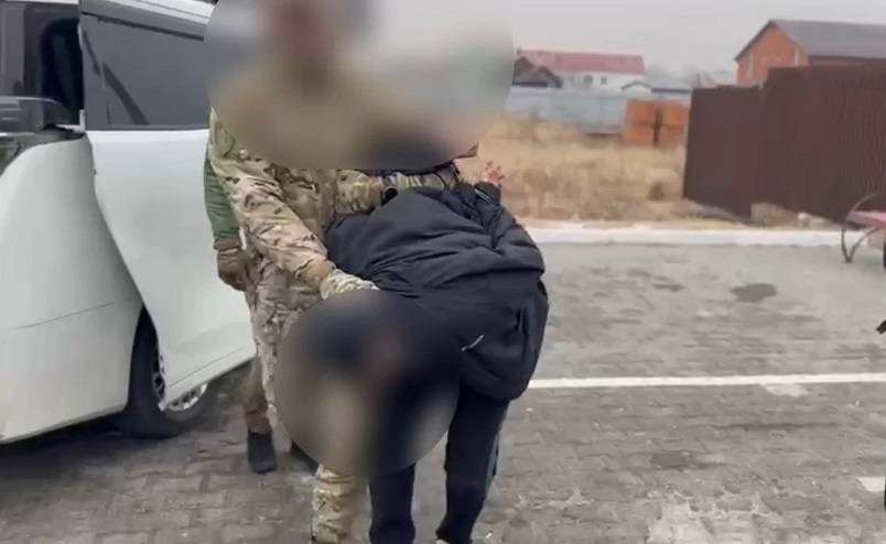 «Лицом в землю, на глазах очевидцев»: силовики провели задержание во Владивостоке «Лицом в землю, на глазах очевидцев»: силовики провели задержание во Владивостоке