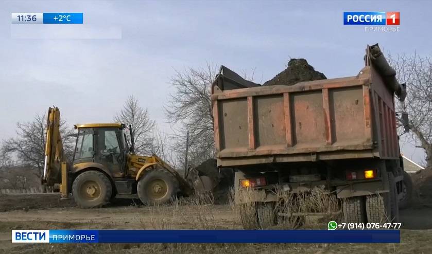 Приморье продолжает восстанавливать дороги в подшефном городе Торез ДНР