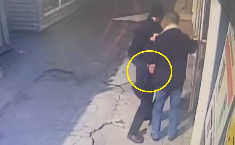 Карманник орудует на рынке во Владивостоке