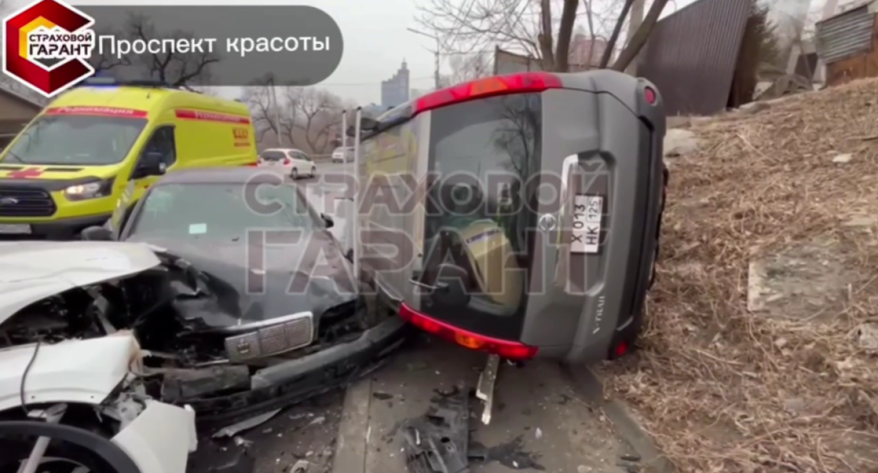 Массовое ДТП во Владивостоке: пострадавшим оказывают помощь