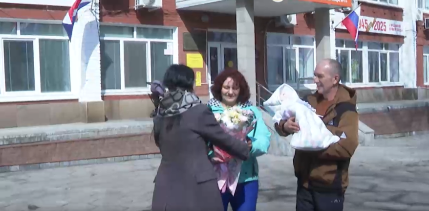 Спасённую приморскими медиками малышку из Лесозаводска выписали домой