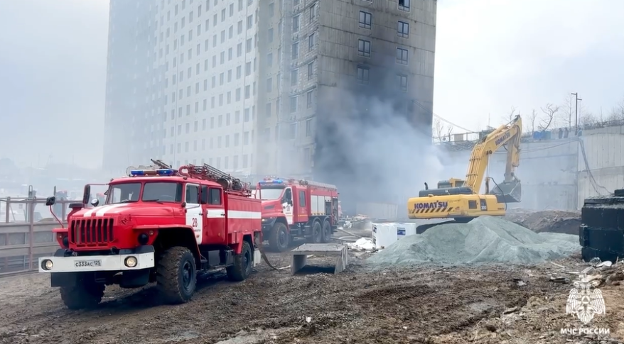 Пожар вспыхнул на стройке жилого дома во Владивостоке