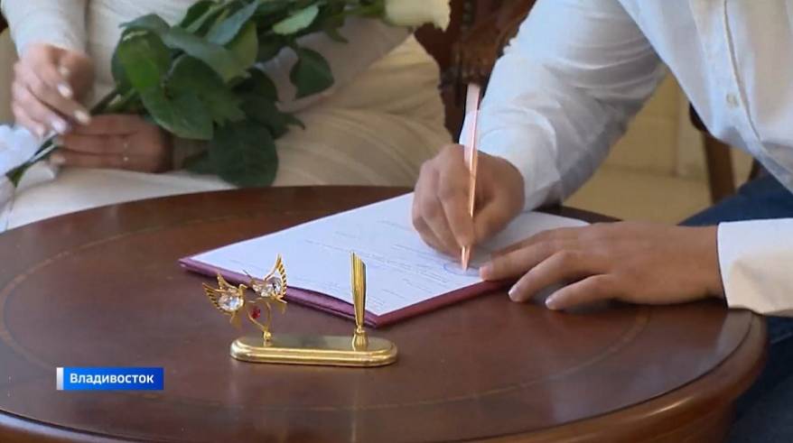 «Без меня меня женили»: жительница Владивостока оказалась замужем, не зная этого «Без меня меня женили»: жительница Владивостока оказалась замужем, не зная этого