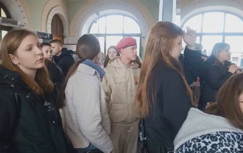 «Застрявшие во Владивостоке дети»: организатор тура попала под статью УК