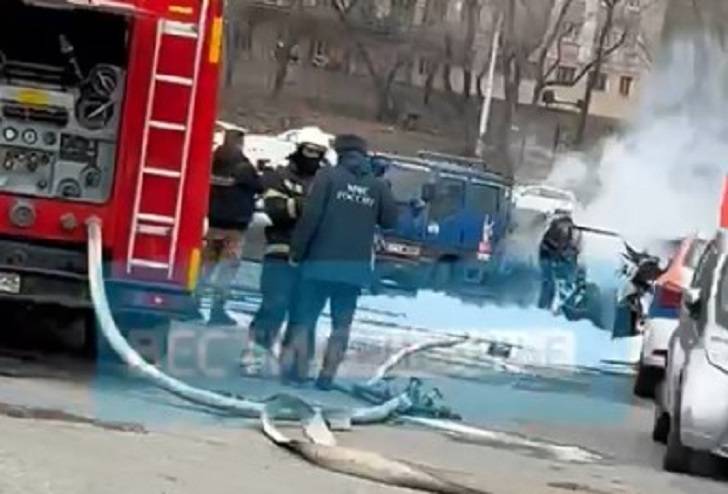 Электромобиль загорелся во время зарядки во Владивостоке