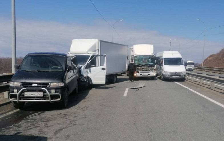 Массовое ДТП: грузовики перекрыли трассу Седанка-Патрокл