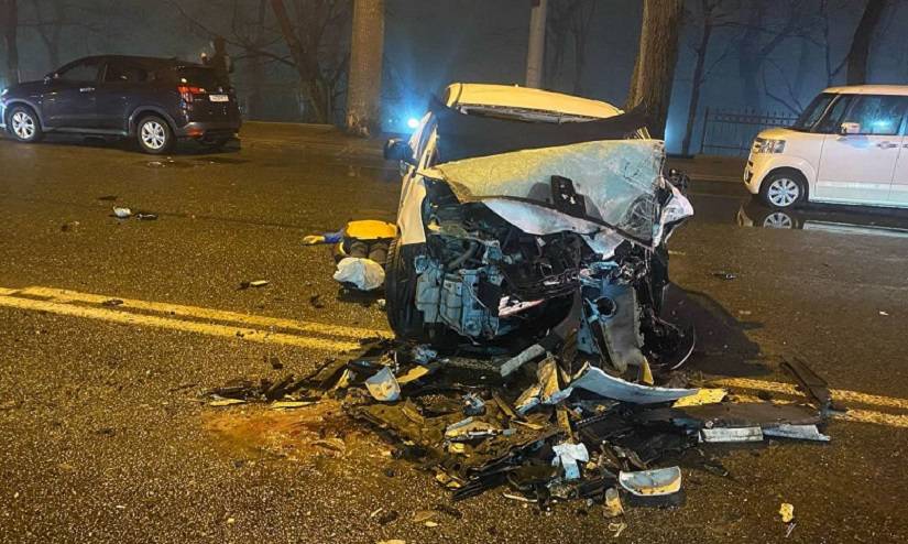 Машина всмятку: пассажир погиб, водители двух авто госпитализированы в ДТП по Владивостоке Машина всмятку: пассажир погиб, водители двух авто госпитализированы в ДТП по Владивостоке