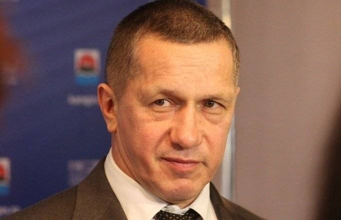 Юрий Трутнев поздравил ветеранов-дальневосточников с 80-годовщиной Великой Победы Юрий Трутнев поздравил ветеранов-дальневосточников с 80-годовщиной Великой Победы