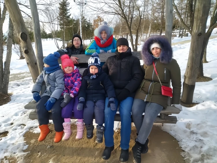 «Они расшатали ей психику»: в Приморье опека пытается насильно забрать приемную девочку из семьи и отдать неродному отцу «Они расшатали ей психику»: в Приморье опека пытается насильно забрать приемную девочку из семьи и отдать неродному отцу