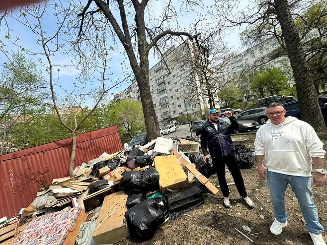 Приморское отделение ЛДПР провело рейд по стихийным свалкам