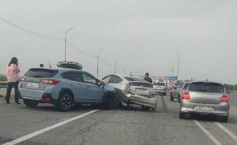 Многокилометровую пробку организовало массовое ДТП на трассе в Приморье Многокилометровую пробку организовало массовое ДТП на трассе в Приморье