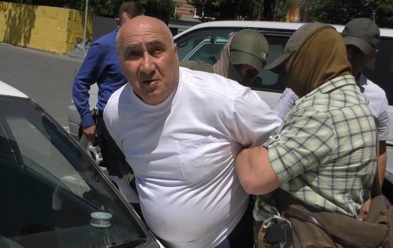 Шпион задержан ФСБ на парковке супермаркета во Владивостоке