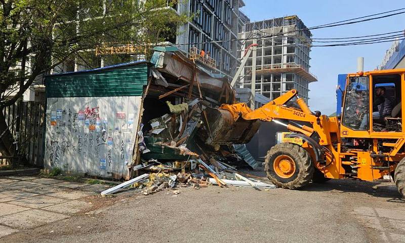 Незаконные ларьки, шлагбаумы и гаражи сносят во Владивостоке. Адреса Незаконные ларьки, шлагбаумы и гаражи сносят во Владивостоке. Адреса