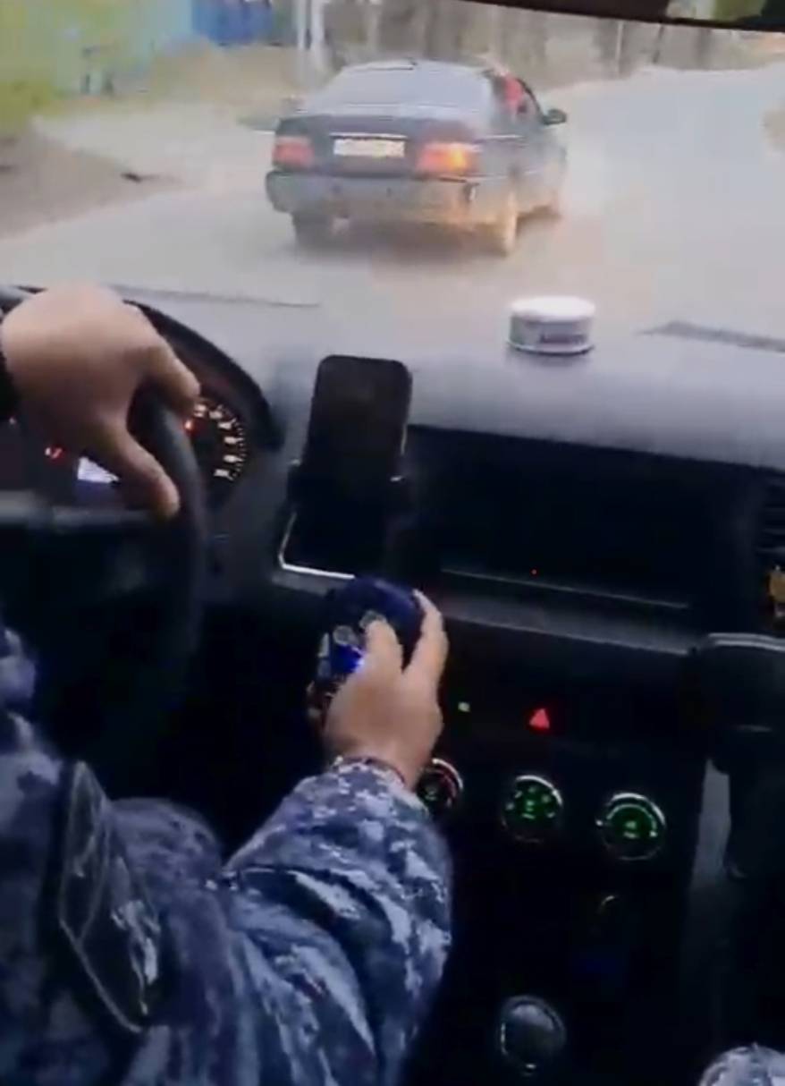 Водитель Mercedes пытался скрыться от сотрудников Росгвардии во Владивостоке Водитель Mercedes пытался скрыться от сотрудников Росгвардии во Владивостоке
