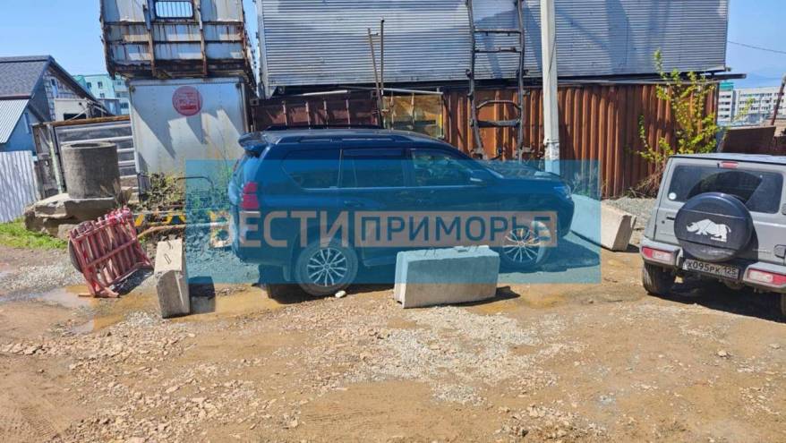 "Скандально известный застройщик" "запер" жителей нескольких домов во Владивостоке