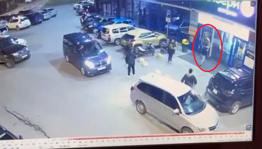 Бил битой, пинал ногами и таскал за волосы: жестокое побоище устроил иностранец во Владивостоке