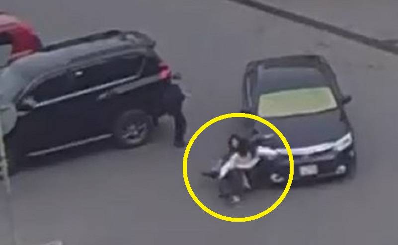 «Рухнули на асфальт после удара»: жесткое ДТП на дороге Уссурийска