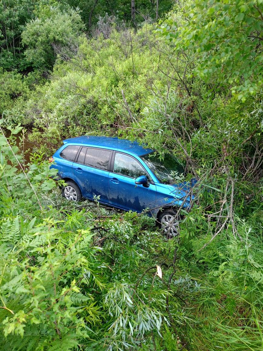 В Приморье водитель бросил двух девушек, пострадавших в ДТП В Приморье водитель бросил двух девушек, пострадавших в ДТП