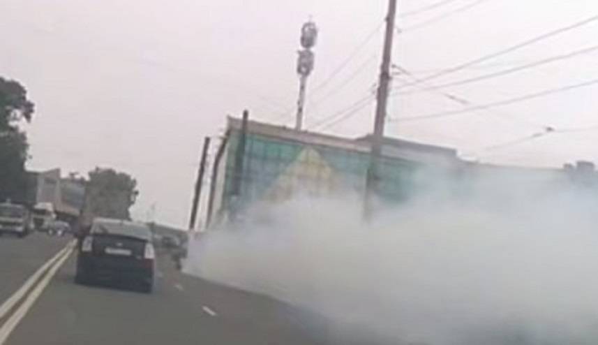 «Призрачный гонщик» устроил дымовую завесу на улице Владивостока «Призрачный гонщик» устроил дымовую завесу на улице Владивостока