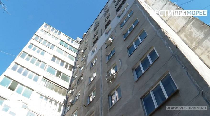 Ребенок выпал из окна многоэтажки во Владивостоке