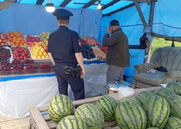 Полиция вышла в рейд: проверяют организаторов незаконной торговли вдоль трасс Приморья Полиция вышла в рейд: проверяют организаторов незаконной торговли вдоль трасс Приморья