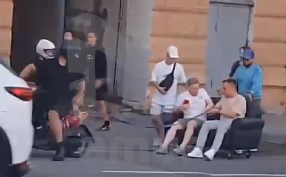 "ДиванТакси" - необычный транспорт появился во Владивостоке
