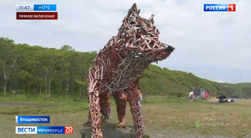 Активисты приводят в порядок скульптуру лисицы Влады на Русском острове