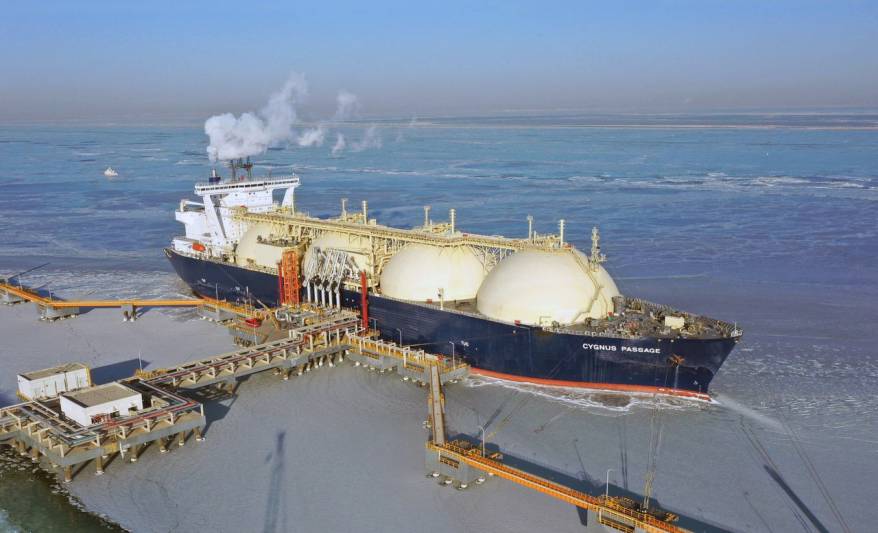 Россия в январе-мае 2025 года снизила объем поставок СПГ в Китай на 16%