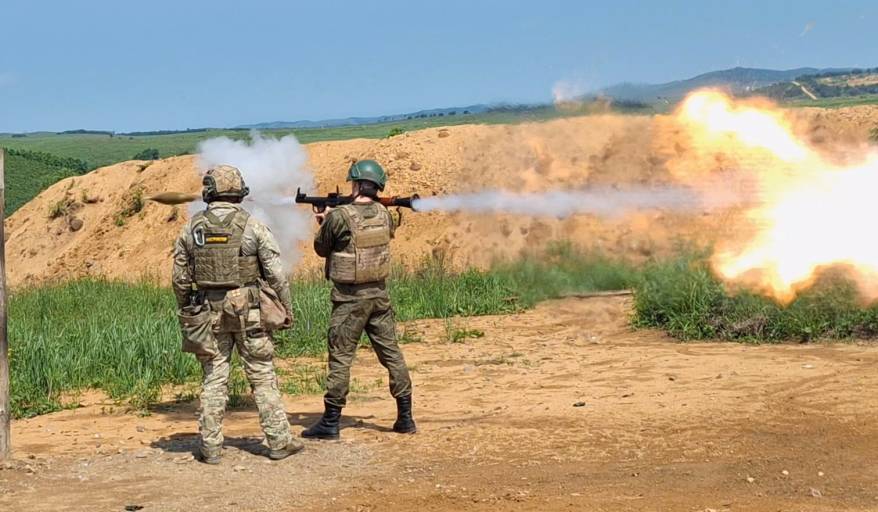 Стрельбы из гранатометов по танкам и бронемашинам проходят в Приморье Стрельбы из гранатометов по танкам и бронемашинам проходят в Приморье
