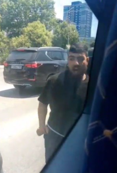 Полиция просит откликнуться очевидцев дорожного конфликта в Артеме Полиция просит откликнуться очевидцев дорожного конфликта в Артеме