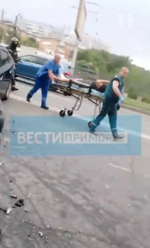 Два человека получили тяжелые травмы в результате аварии на Баляева во Владивостоке