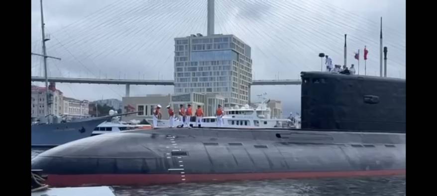 Владивосток встречает военных моряков из КНР