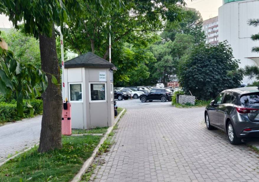 Во Владивостоке парковки стоят дороже всего в России