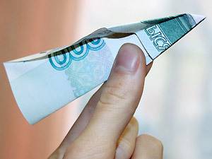 Россиянам посоветовали всегда носить с собой 1000 рублей
