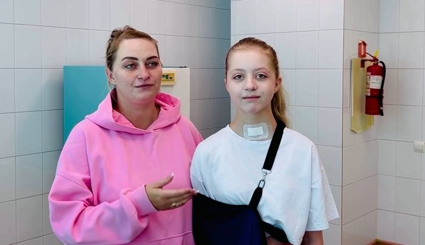 Василису, попавшую под гидроцикл в Приморье, после успешного лечения выписали домой