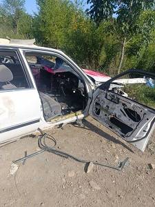 Вандалы превратили припаркованный авто на Русском острове в груду металла Вандалы превратили припаркованный авто на Русском острове в груду металла