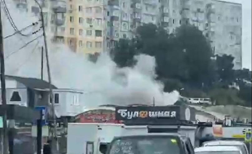 Пламя охватило павильон на рынке во Владивостоке Пламя охватило павильон на рынке во Владивостоке