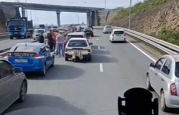 Семь автомобилей попали в массовое ДТП во Владивостоке