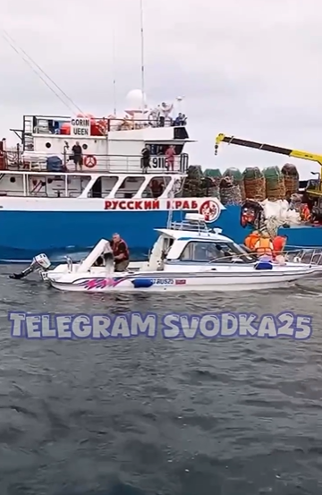 Экипаж краболовного судна спас людей с катера терпящего бедствие в акватории Владивостока