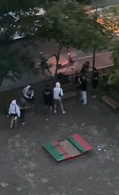 "Шпана" терроризирует жителей дома на Терешковой