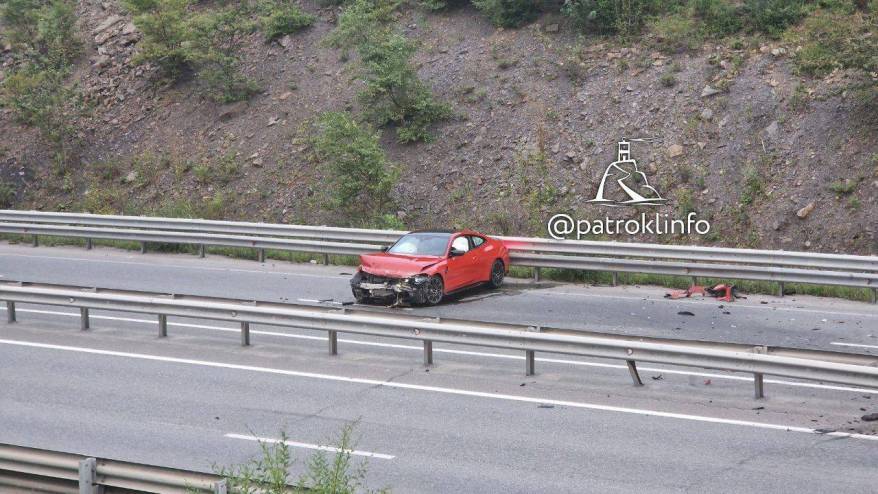 Элитный автомобиль разбился во Владивостоке Элитный автомобиль разбился во Владивостоке