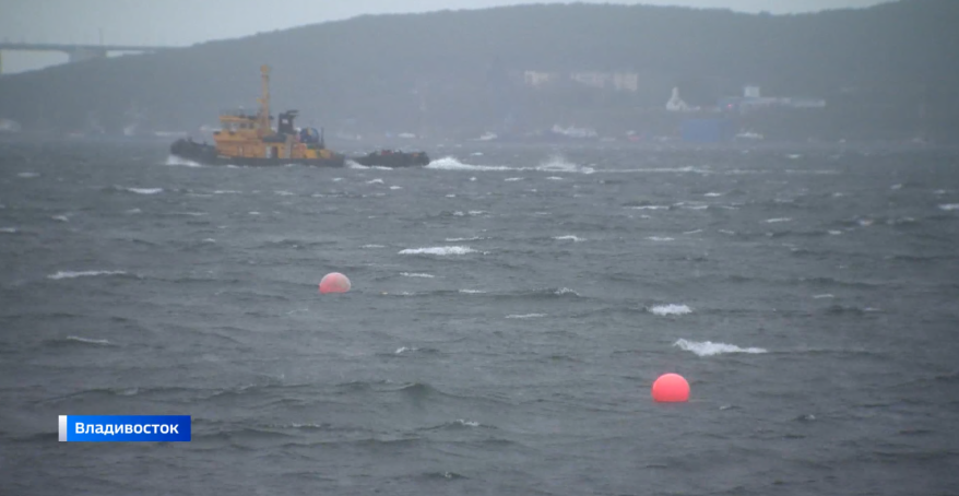 Из-за непогоды приостановлено морское сообщение с островными территориями Владивостока