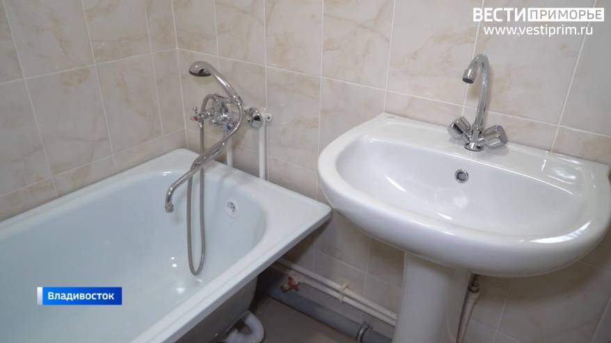 Часть потребителей Владивостока остались без горячей воды до середины сентября